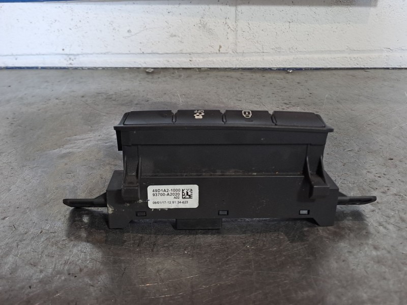 Recambio de botonera esp para kia ceed  | 0.12 - ...  | 0.12 - ... referencia OEM IAM 93700A2020   Recambio de botonera esp para kia ceed  | 0.12 - ...  | 0.12 - ... referencia OEM IAM 93700A2020