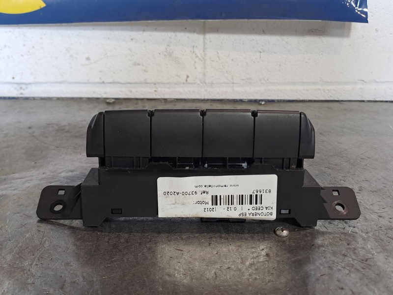 Recambio de botonera esp para kia ceed  | 0.12 - ...  | 0.12 - ... referencia OEM IAM 93700A2020   Recambio de botonera esp para kia ceed  | 0.12 - ...  | 0.12 - ... referencia OEM IAM 93700A2020