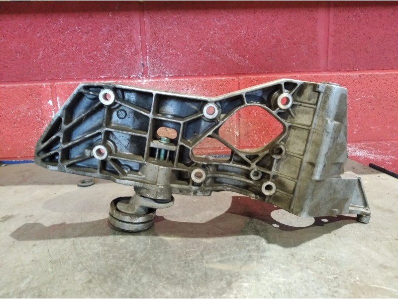 Recambio de soporte bomba inyeccion para seat ibiza (6l1) referencia OEM IAM 038903143AC   Recambio de soporte bomba inyeccion para seat ibiza (6l1) referencia OEM IAM 038903143AC