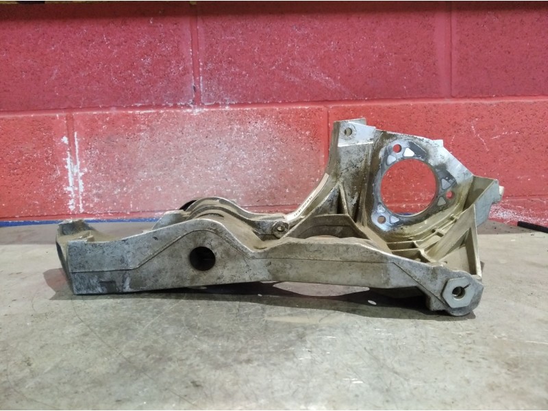 Recambio de soporte bomba inyeccion para seat ibiza (6l1) referencia OEM IAM 038903143AC   Recambio de soporte bomba inyeccion para seat ibiza (6l1) referencia OEM IAM 038903143AC