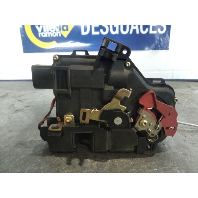 Recambio de cerradura puerta delantera derecha para audi a4 berlina (8e) 2.5 tdi quattro (132kw) referencia OEM IAM 4B1837016E  