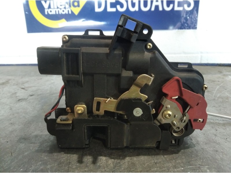 Recambio de cerradura puerta delantera derecha para audi a4 berlina (8e) 2.5 tdi quattro (132kw) referencia OEM IAM 4B1837016E  