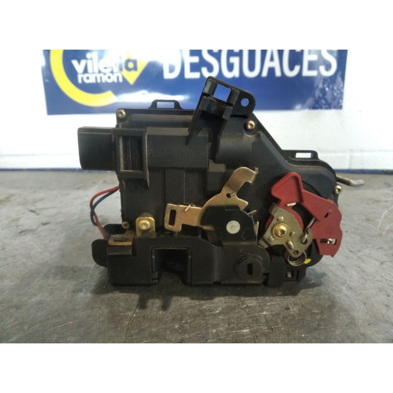 Recambio de cerradura puerta trasera derecha para audi a4 berlina (8e) 2.5 tdi quattro (132kw) referencia OEM IAM 4B0839016D  