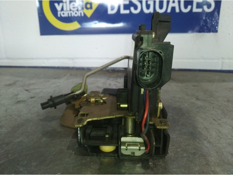Recambio de cerradura puerta trasera derecha para audi a4 berlina (8e) 2.5 tdi quattro (132kw) referencia OEM IAM 4B0839016D  