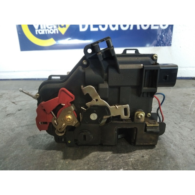 Recambio de cerradura puerta trasera izquierda para audi a4 berlina (8e) 2.5 tdi quattro (132kw) referencia OEM IAM 4B0839015D  