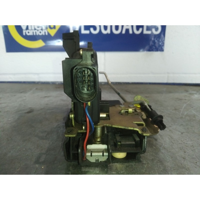 Recambio de cerradura puerta trasera izquierda para audi a4 berlina (8e) 2.5 tdi quattro (132kw) referencia OEM IAM 4B0839015D  