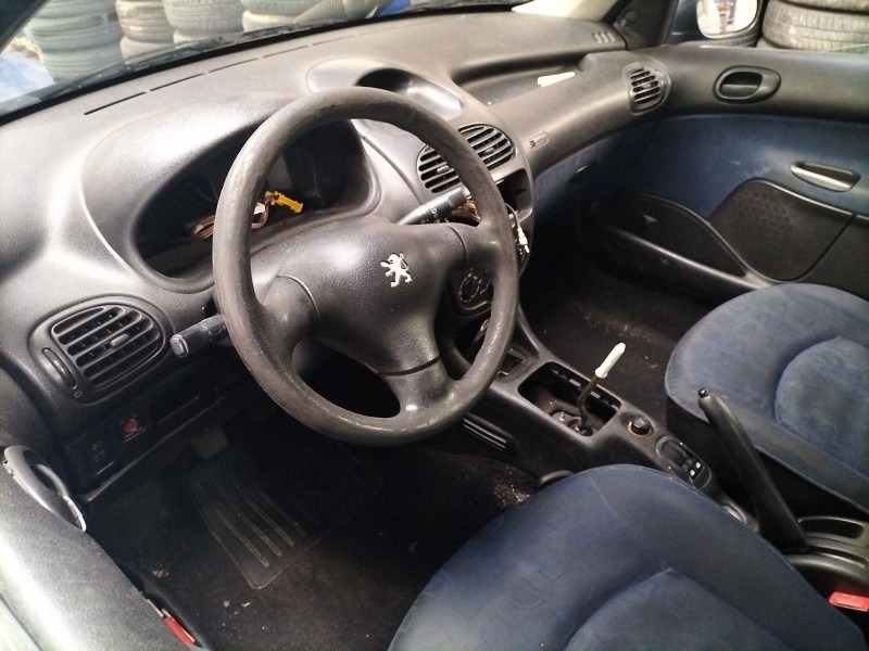peugeot 206 berlina del año 2001