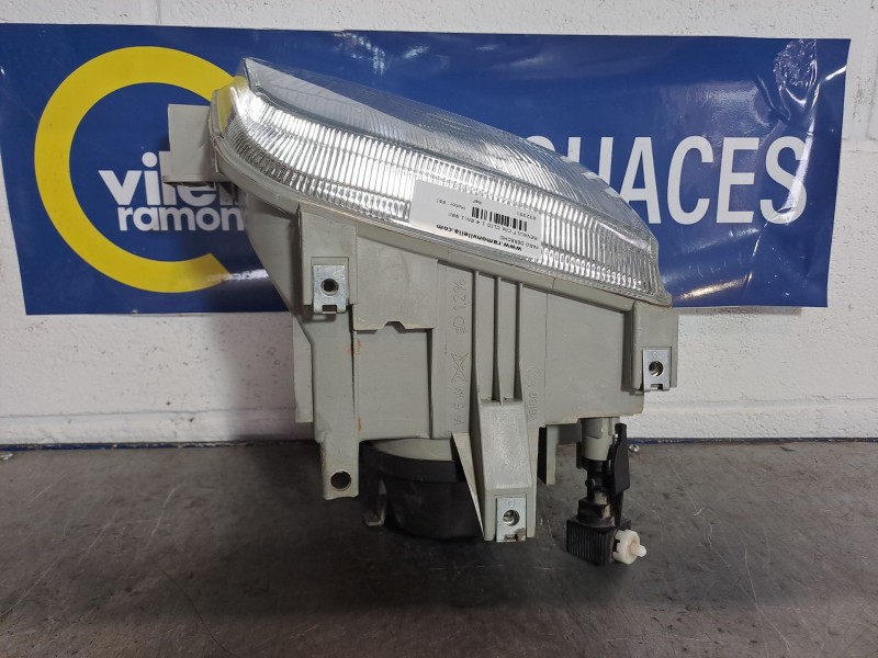 Recambio de faro derecho para renault clio clio 1.4 rn referencia OEM IAM   