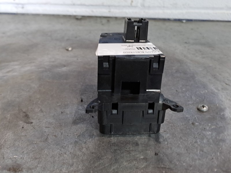 Recambio de boton freno de mano electrico para bmw x5 (e70) 3.0d referencia OEM IAM    Recambio de boton freno de mano electrico para bmw x5 (e70) 3.0d referencia OEM IAM