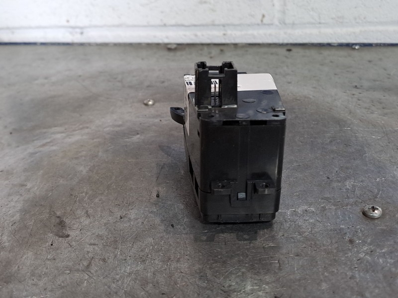 Recambio de boton freno de mano electrico para bmw x5 (e70) 3.0d referencia OEM IAM    Recambio de boton freno de mano electrico para bmw x5 (e70) 3.0d referencia OEM IAM