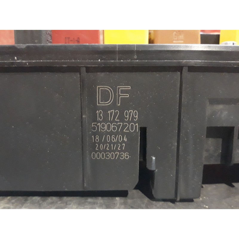 Recambio de caja reles fusibles para opel vectra c berlina  | 0.02 - 0.05  | 0.02 - 0.05 referencia OEM IAM 13172979 5190067201 