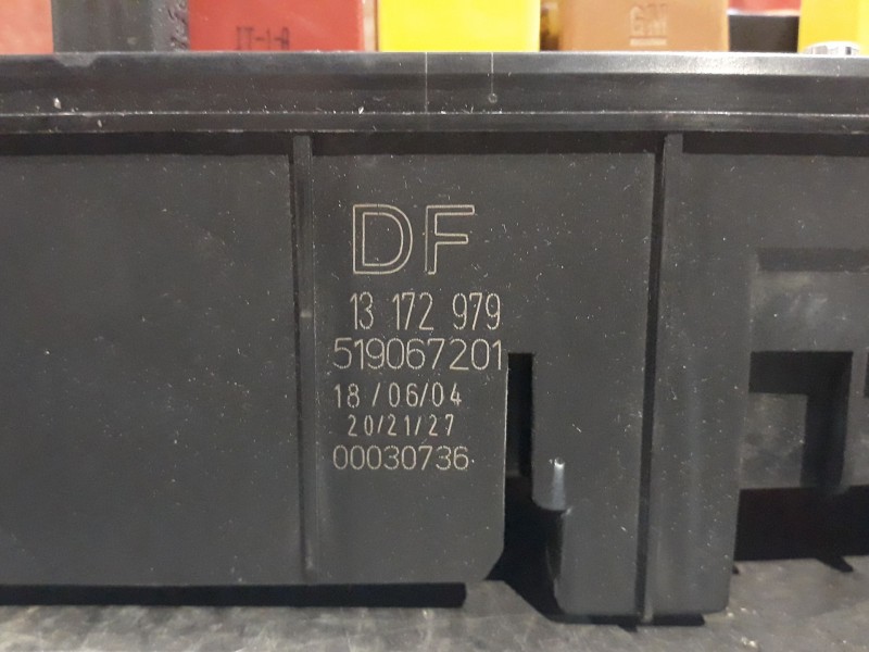Recambio de caja reles fusibles para opel vectra c berlina  | 0.02 - 0.05  | 0.02 - 0.05 referencia OEM IAM 13172979 5190067201 