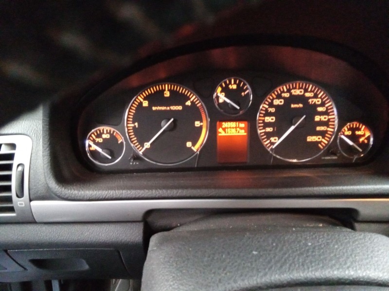 peugeot 407 del año 2004