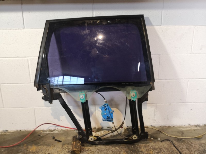 Recambio de elevalunas trasero derecho para volkswagen touareg (7la) tdi v10 | 11.02 - 12.06 referencia OEM IAM    Recambio de elevalunas trasero derecho para volkswagen touareg (7la) tdi v10 | 11.02 - 12.06 referencia OEM IAM