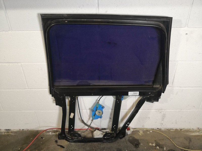 Recambio de elevalunas trasero derecho para volkswagen touareg (7la) tdi v10 | 11.02 - 12.06 referencia OEM IAM    Recambio de elevalunas trasero derecho para volkswagen touareg (7la) tdi v10 | 11.02 - 12.06 referencia OEM IAM