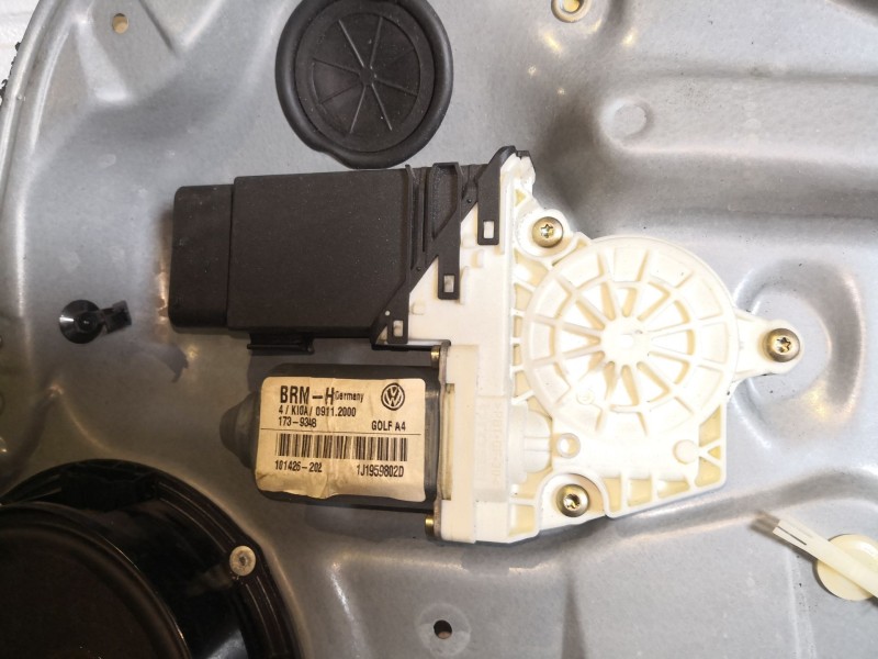 Recambio de elevalunas delantero derecho para volkswagen golf iv berlina (1j1) 1.6 referencia OEM IAM   