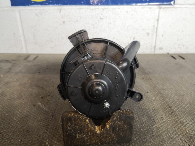 Recambio de motor calefaccion para citroen c4 berlina 1.6 16v hdi referencia OEM IAM U2331001  