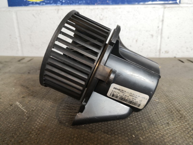 Recambio de motor calefaccion para citroen c4 berlina 1.6 16v hdi referencia OEM IAM U2331001  