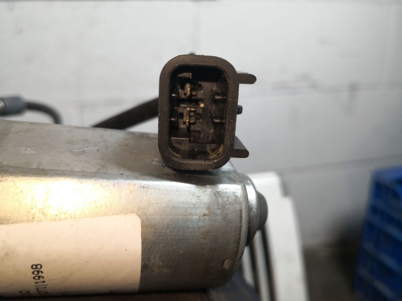 Recambio de elevalunas delantero izquierdo para renault megane coupe alize 1.9dti referencia OEM IAM 2133342  