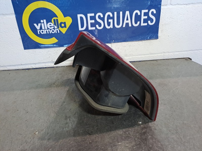 Recambio de piloto trasero derecho para dacia logan ambiance referencia OEM IAM 8200211019 89030062 