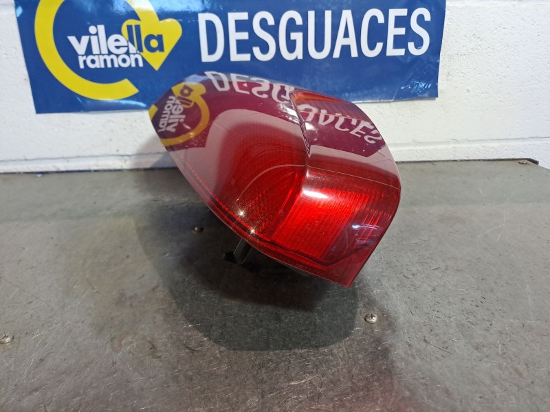 Recambio de piloto trasero derecho para dacia logan ambiance referencia OEM IAM 8200211019 89030062 