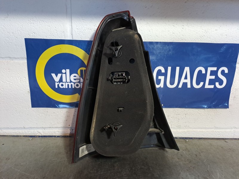 Recambio de piloto trasero derecho para dacia logan ambiance referencia OEM IAM 8200211019 89030062 