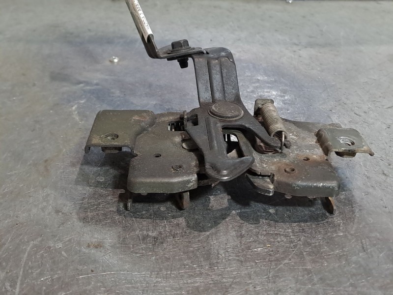 Recambio de cerradura capot para mazda 3 berlina (bk) 1.6 crdt active referencia OEM IAM    Recambio de cerradura capot para mazda 3 berlina (bk) 1.6 crdt active referencia OEM IAM