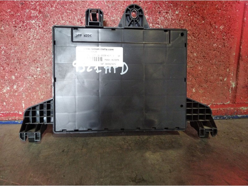 Recambio de caja reles fusibles para opel astra j lim. (12.2009)  | ... (12.2009)  | ... referencia OEM IAM 365927271  