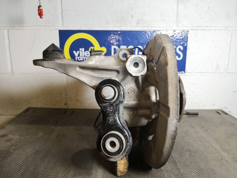 Recambio de mangueta trasera izquierda para bmw x5 (e70) 3.0d referencia OEM IAM 677098306  