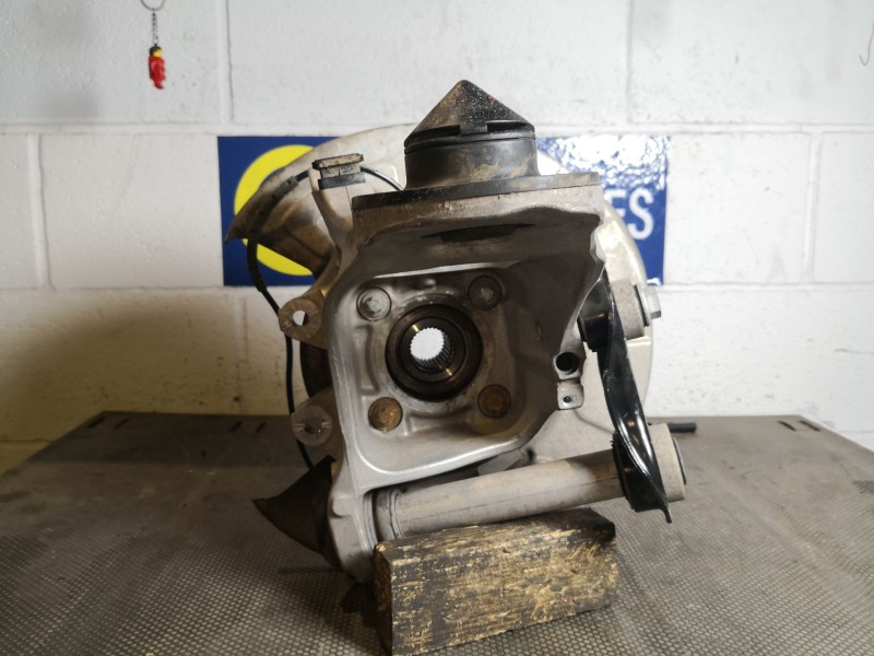 Recambio de mangueta trasera izquierda para bmw x5 (e70) 3.0d referencia OEM IAM 677098306  