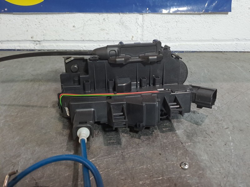 Recambio de cerradura puerta delantera izquierda para fiat croma croma 1.9 td i.d. referencia OEM IAM    Recambio de cerradura puerta delantera izquierda para fiat croma croma 1.9 td i.d. referencia OEM IAM