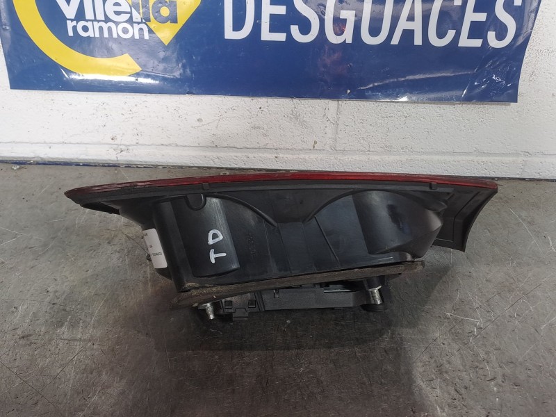 Recambio de piloto porton derecho para fiat croma croma 1.9 td i.d. referencia OEM IAM    Recambio de piloto porton derecho para fiat croma croma 1.9 td i.d. referencia OEM IAM