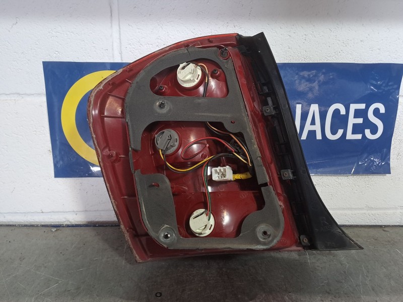 Recambio de piloto trasero derecho para kia cerato 2.0 ex crdi familiar (5-ptas.) referencia OEM IAM   