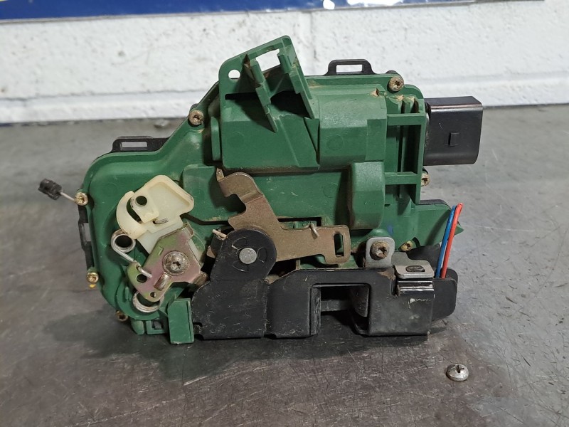 Recambio de cerradura puerta delantera izquierda para seat arosa 1.4 signo referencia OEM IAM 6X1837013C  