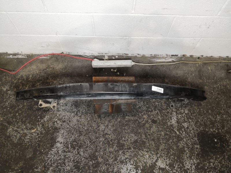 Recambio de refuerzo paragolpes delantero para skoda superb (3u4) 1.9 tdi referencia OEM IAM    Recambio de refuerzo paragolpes delantero para skoda superb (3u4) 1.9 tdi referencia OEM IAM