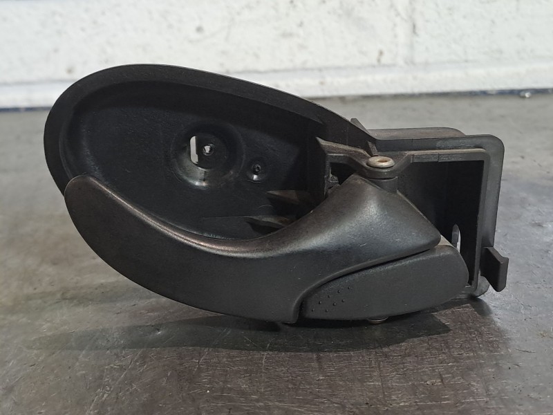 Recambio de maneta interior delantera derecha para ford focus 1.6 ghia referencia OEM IAM   