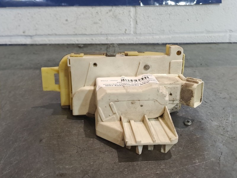 Recambio de cerradura puerta trasera izquierda para ford focus 1.6 ghia referencia OEM IAM   