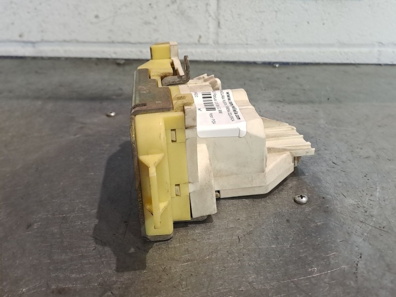 Recambio de cerradura puerta trasera izquierda para ford focus 1.6 ghia referencia OEM IAM   