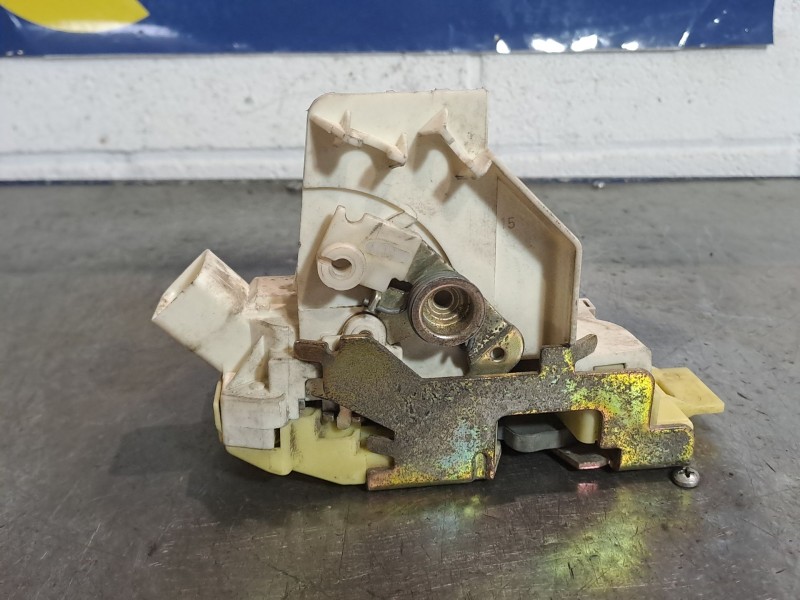 Recambio de cerradura puerta delantera derecha para ford focus 1.6 ghia referencia OEM IAM   