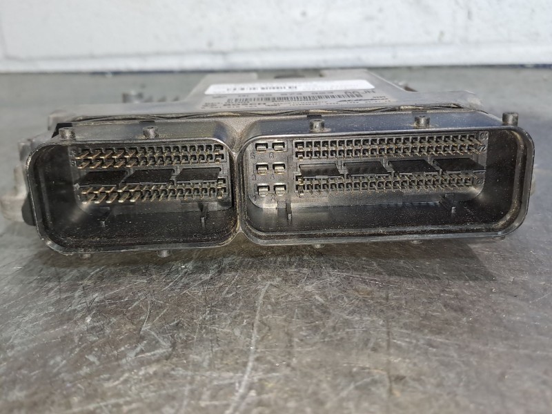 Recambio de centralita motor uce para opel insignia berlina cosmo referencia OEM IAM 0281016704  