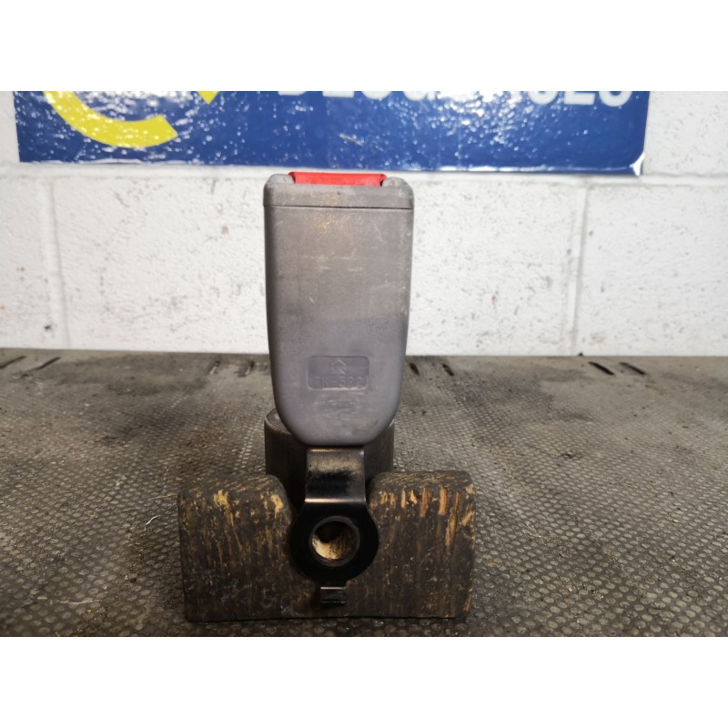 Recambio de enganche cinturon para nissan micra (k11) 1.0 16v cat | 0.92 - ... 1.0 16v cat | 0.92 - ... referencia OEM IAM   
