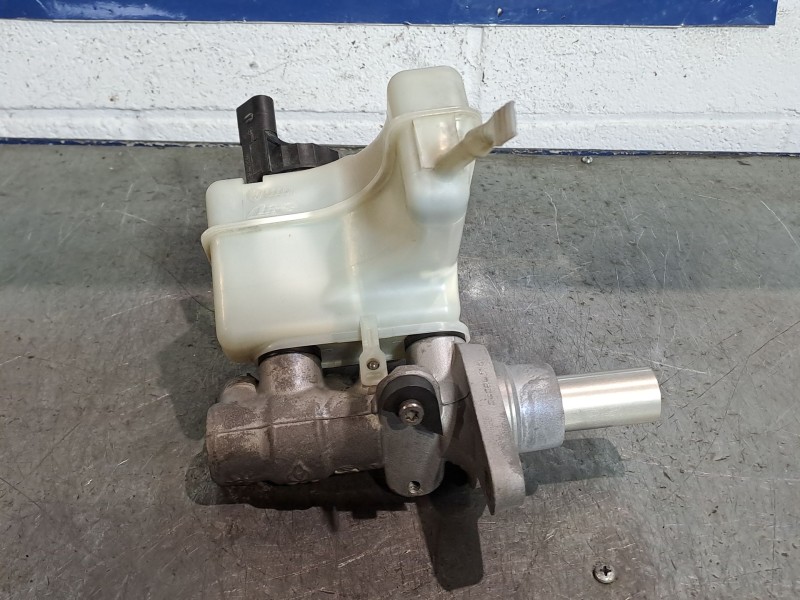 Recambio de bomba freno para volkswagen passat 2.0 tdi cr 140 advance referencia OEM IAM   