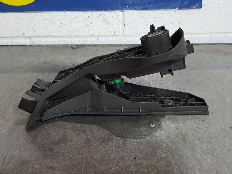 Recambio de potenciometro pedal para volkswagen passat 2.0 tdi cr 140 advance referencia OEM IAM 1K1723503AA  
