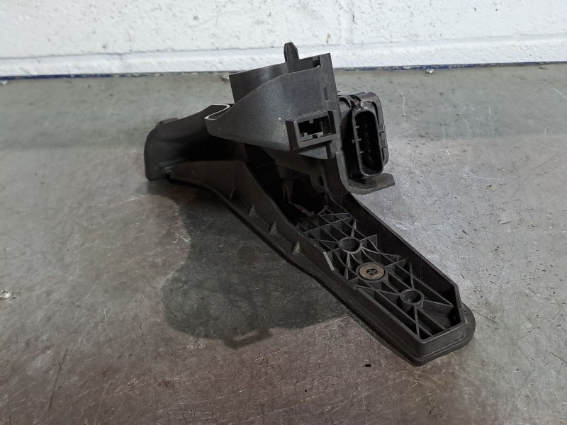Recambio de potenciometro pedal para volkswagen passat 2.0 tdi cr 140 advance referencia OEM IAM 1K1723503AA  