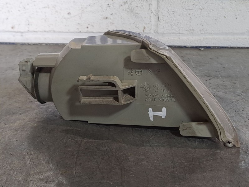 Recambio de piloto delantero izquierdo para citroen xantia 1.9td sensation referencia OEM IAM   