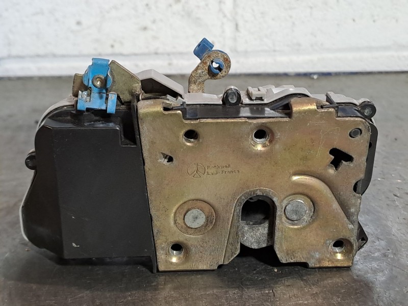 Recambio de cerradura puerta delantera derecha para citroen xantia 1.9td sensation referencia OEM IAM   