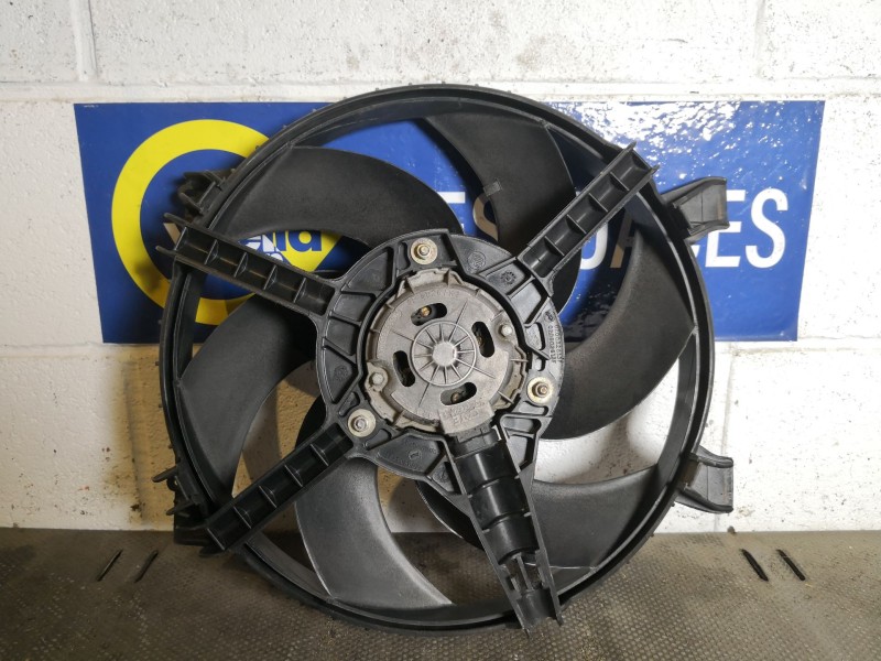 Recambio de electroventilador para renault clio clio 1.9 d chipie referencia OEM IAM 7700784652C  