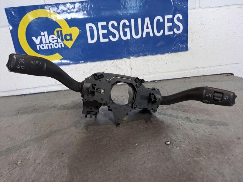 Recambio de mando limpia para audi a4 berlina (8e) 1.9 tdi referencia OEM IAM    Recambio de mando limpia para audi a4 berlina (8e) 1.9 tdi referencia OEM IAM