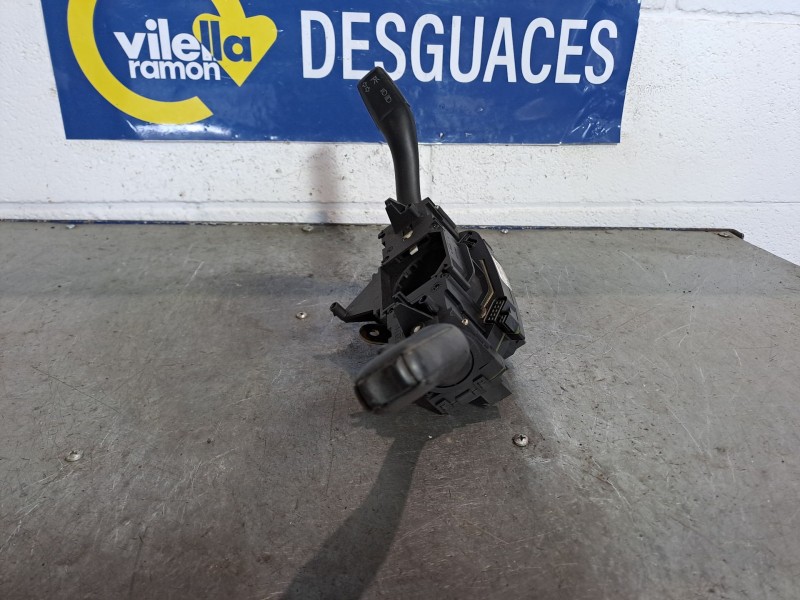 Recambio de mando limpia para audi a4 berlina (8e) 1.9 tdi referencia OEM IAM    Recambio de mando limpia para audi a4 berlina (8e) 1.9 tdi referencia OEM IAM