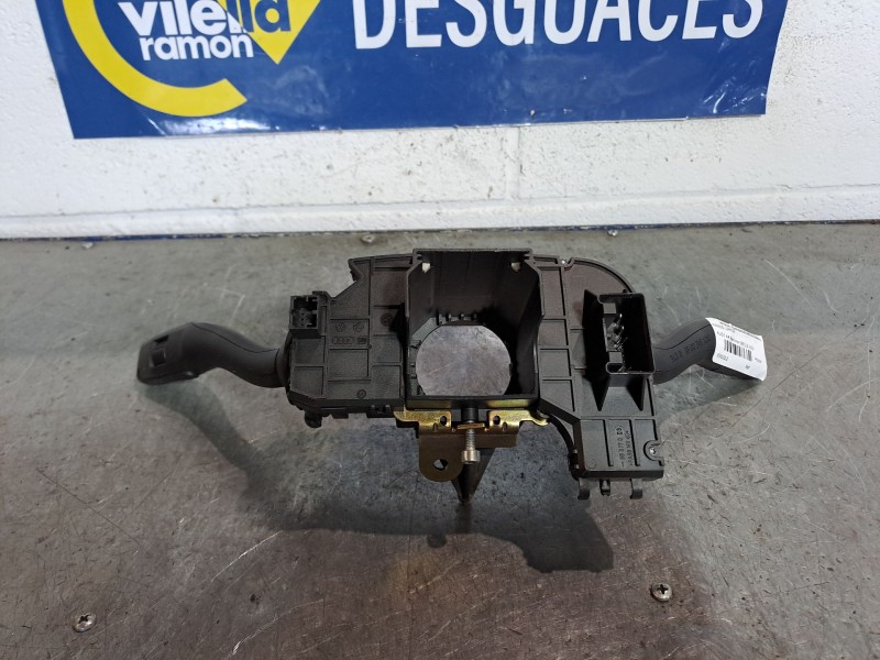 Recambio de mando limpia para audi a4 berlina (8e) 1.9 tdi referencia OEM IAM    Recambio de mando limpia para audi a4 berlina (8e) 1.9 tdi referencia OEM IAM
